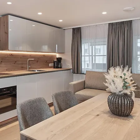 アパートホテル Rainerhof 4*